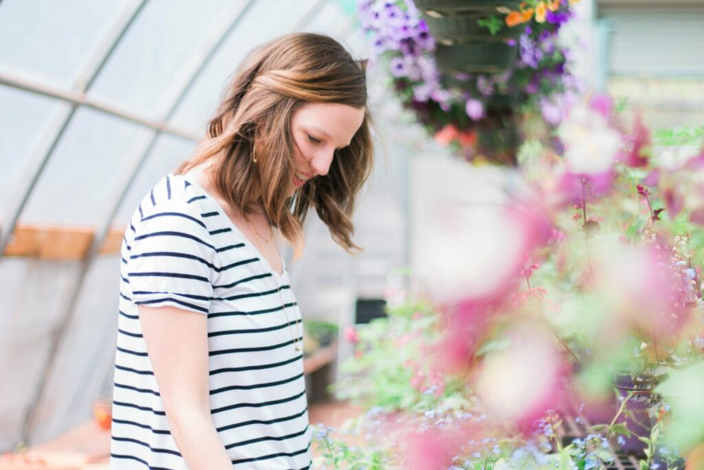 Beautiful, dreaming spring style photos! I love this look! Comfortable and stylish. Those denim light wash/ distressed shorts are so fun!!