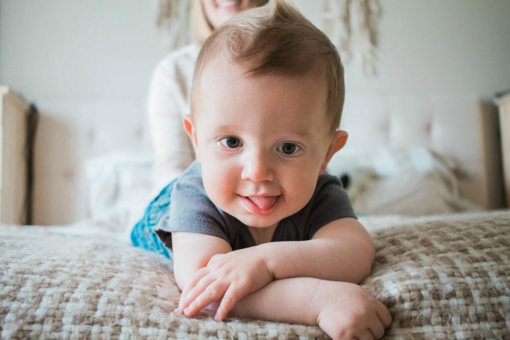 I love this fun Mommy and Me in home photography session! These memories will be great forever! 