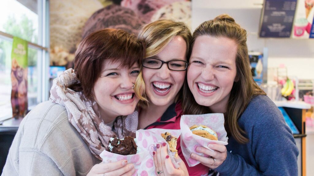 Summer sweet cravings? Grab your friends & family and head to Baskin-Robins for a Warm Cookie Ice Cream Sandwich!! Spending time #sandwiching between the people you love most and make sweet memories! PLUS they are delicious - pick your cookie & ice cream flavor!! #ad