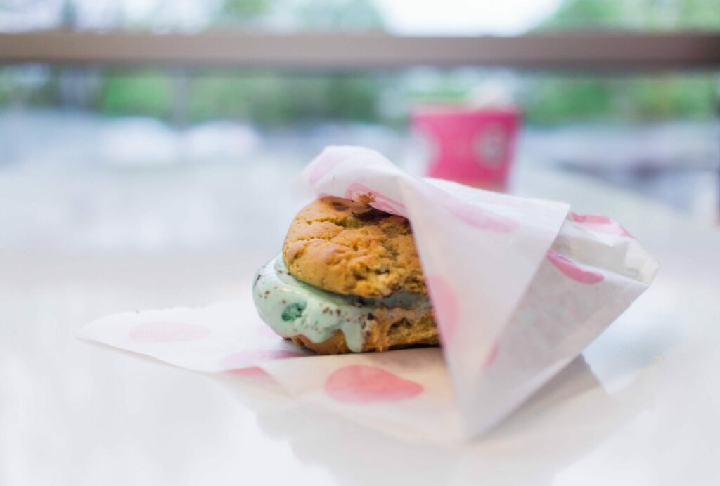 Summer sweet cravings? Grab your friends & family and head to Baskin-Robins for a Warm Cookie Ice Cream Sandwich!! Spending time #sandwiching between the people you love most and make sweet memories! PLUS they are delicious - pick your cookie & ice cream flavor!! #ad