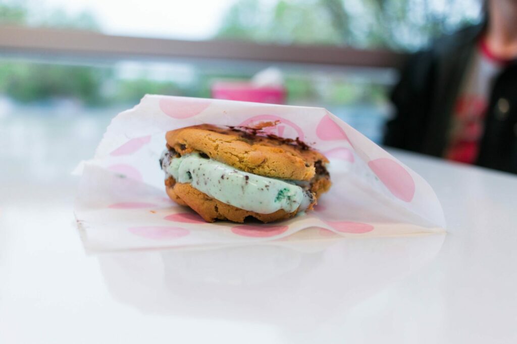 Summer sweet cravings? Grab your friends & family and head to Baskin-Robins for a Warm Cookie Ice Cream Sandwich!! Spending time #sandwiching between the people you love most and make sweet memories! PLUS they are delicious - pick your cookie & ice cream flavor!! #ad