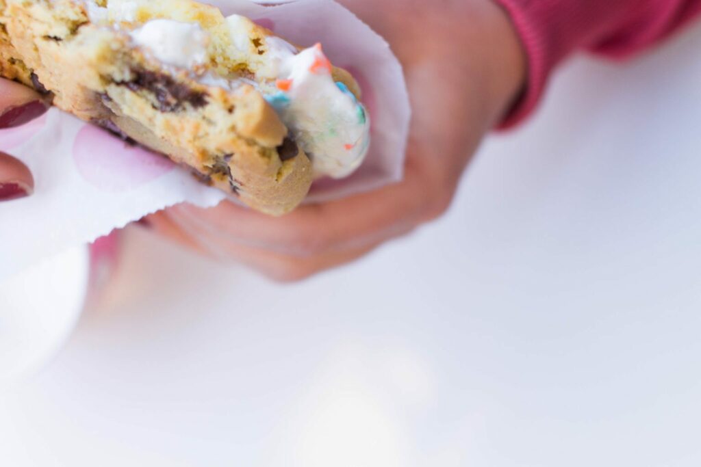 Summer sweet cravings? Grab your friends & family and head to Baskin-Robins for a Warm Cookie Ice Cream Sandwich!! Spending time #sandwiching between the people you love most and make sweet memories! PLUS they are delicious - pick your cookie & ice cream flavor!! #ad