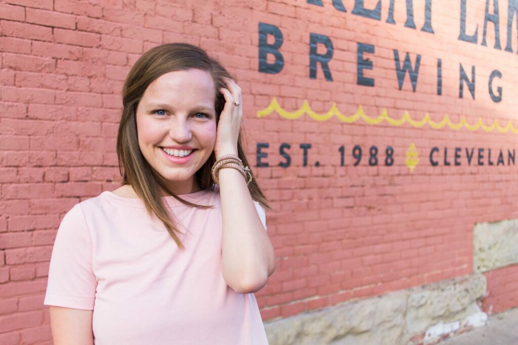 Places to go in Cleveland: Great Lakes Brewing Company Cleveland, OH - Travel Style. I love this fun summer outfit! Perfect for travel. 