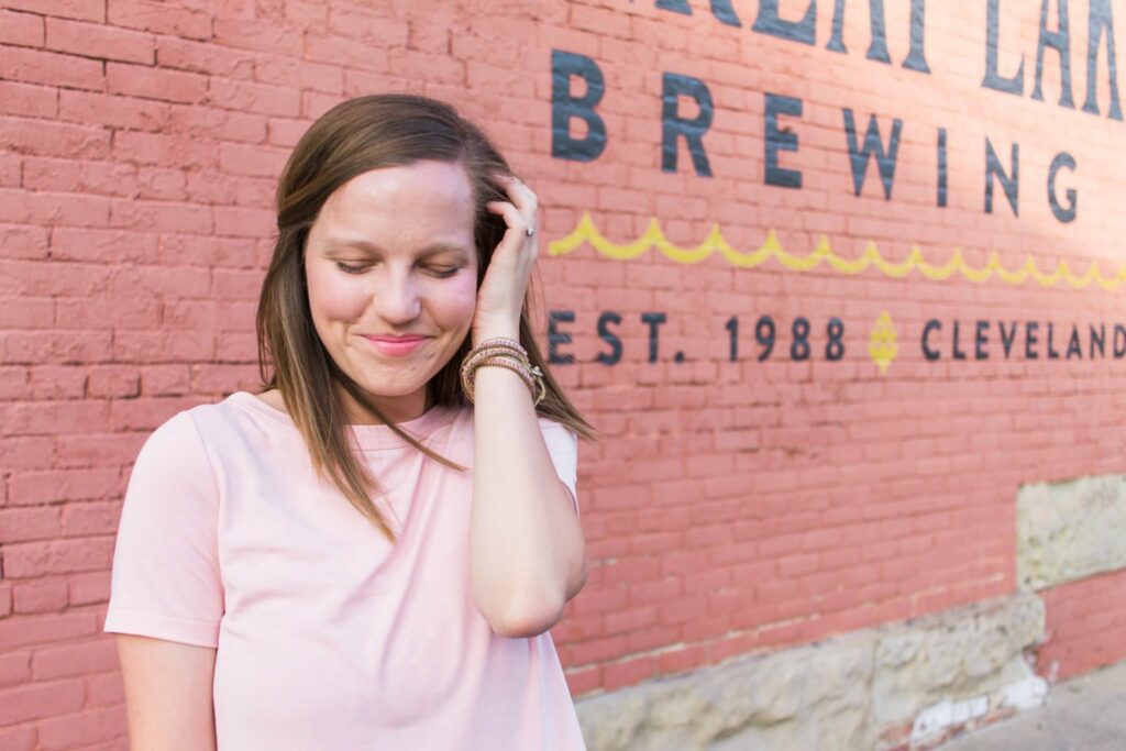 Places to go in Cleveland: Great Lakes Brewing Company Cleveland, OH - Travel Style. I love this fun summer outfit! Perfect for travel. 