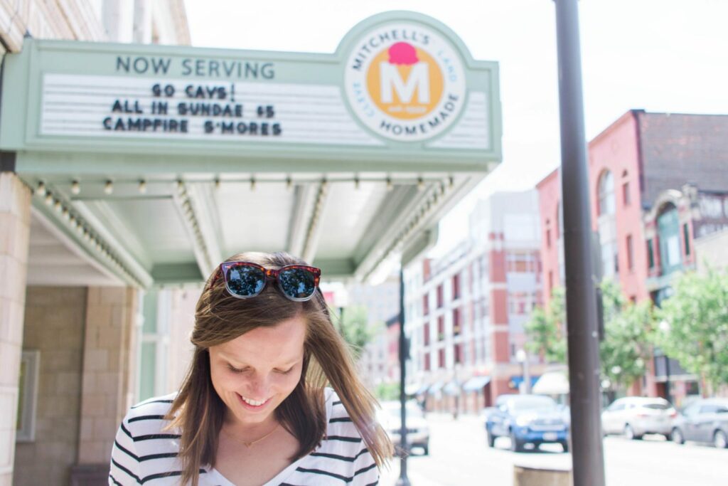 MITCHELL'S ICE CREAM CLEVELAND, OHIO - Love this fun & easy summer travel style