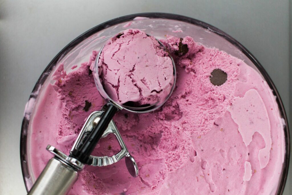 Homemade Summer Berry Ice Cream with Dark Chocolate Chunks - Check out this incredible Ice cream recipe!