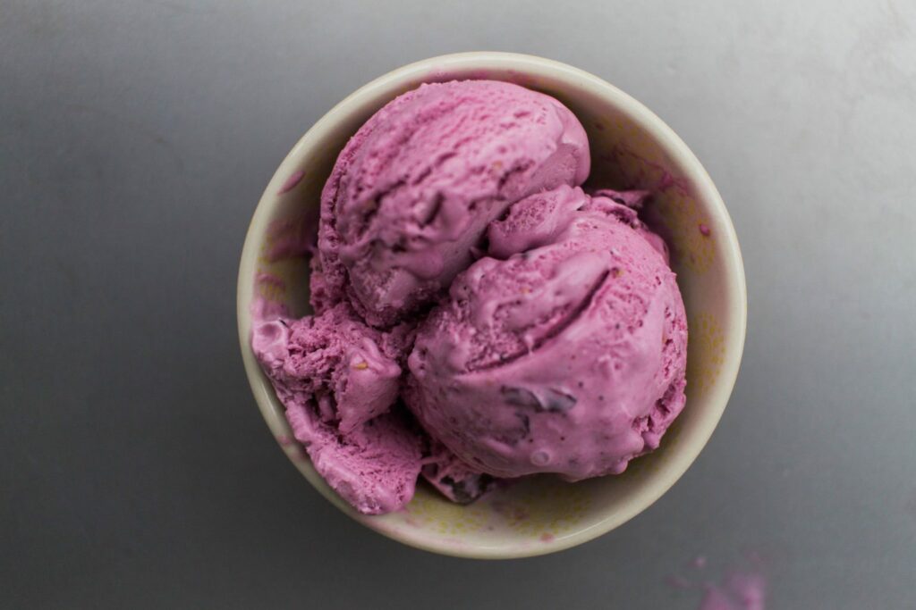 Homemade Summer Berry Ice Cream with Dark Chocolate Chunks - Check out this incredible Ice cream recipe!