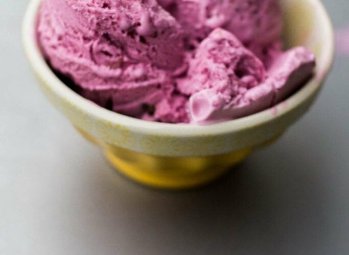 Homemade Summer Berry Ice Cream with Dark Chocolate Chunks - Check out this incredible Ice cream recipe!