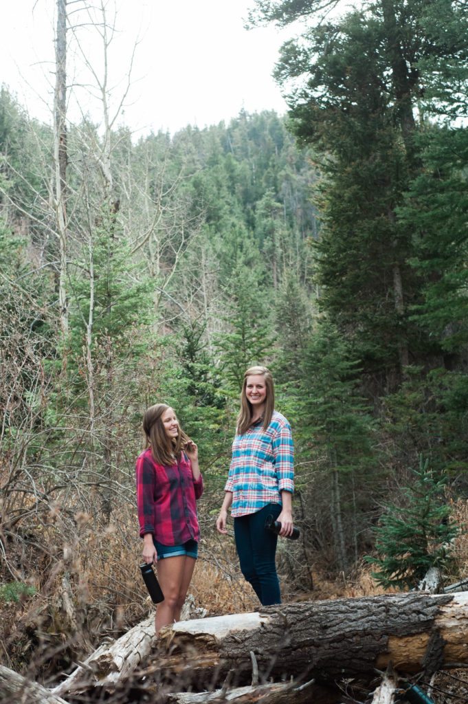 Colorado hiking at St. Mary's Falls in Cheyenne Canyon. Love layering with flannels for hiking & bringing along Stanley Brand! #stanleyness 