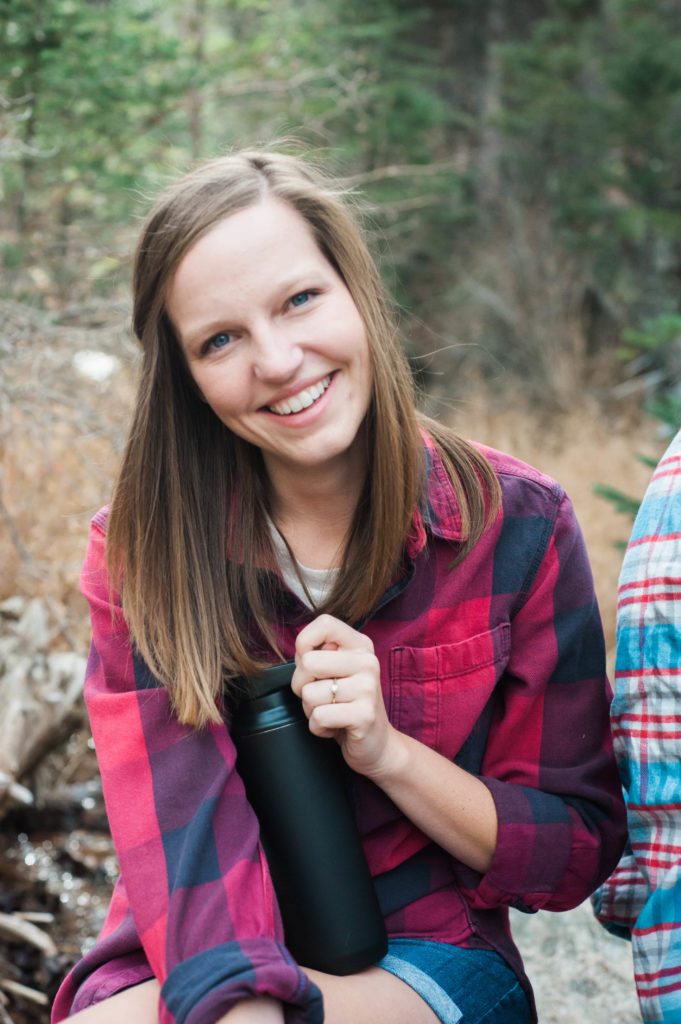 Colorado hiking at St. Mary's Falls in Cheyenne Canyon. Love layering with flannels for hiking & bringing along Stanley Brand! #stanleyness 