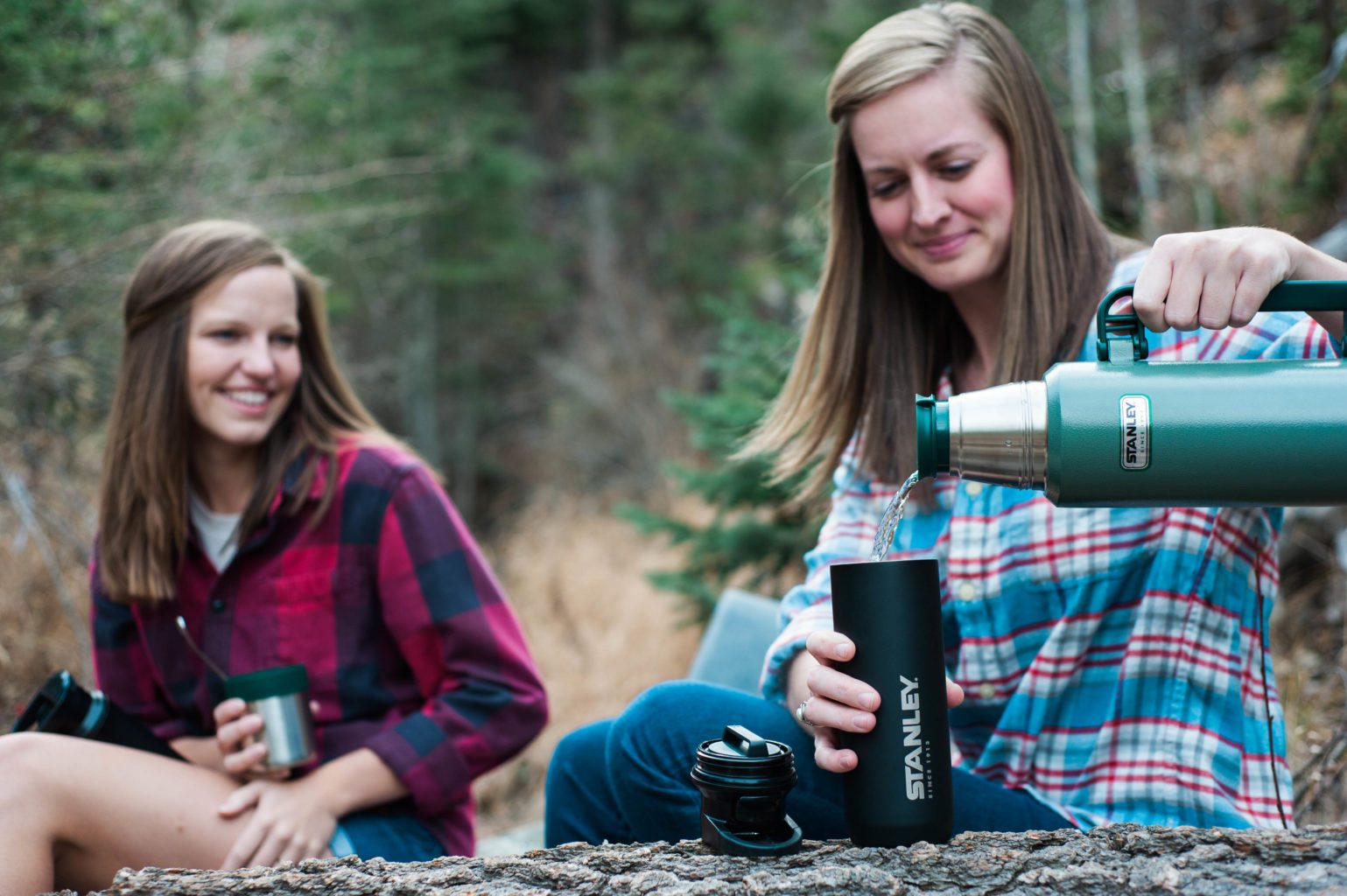 Colorado hiking at St. Mary's Falls in Cheyenne Canyon. Love layering with flannels for hiking & bringing along Stanley Brand! #stanleyness 