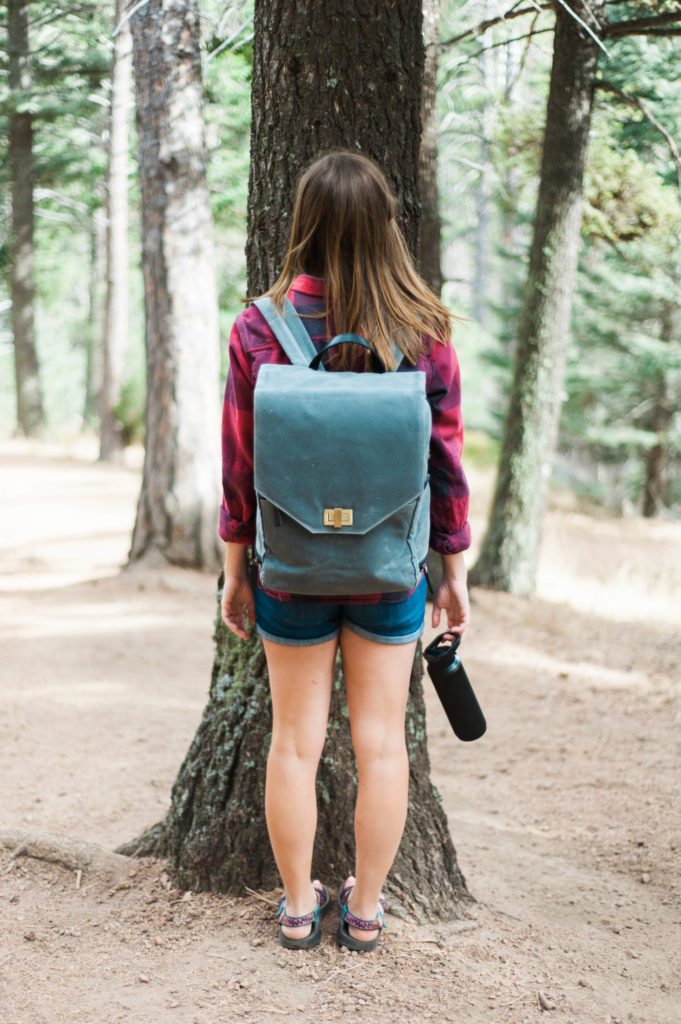 Colorado hiking at St. Mary's Falls in Cheyenne Canyon. Love layering with flannels for hiking & bringing along Stanley Brand! #stanleyness 