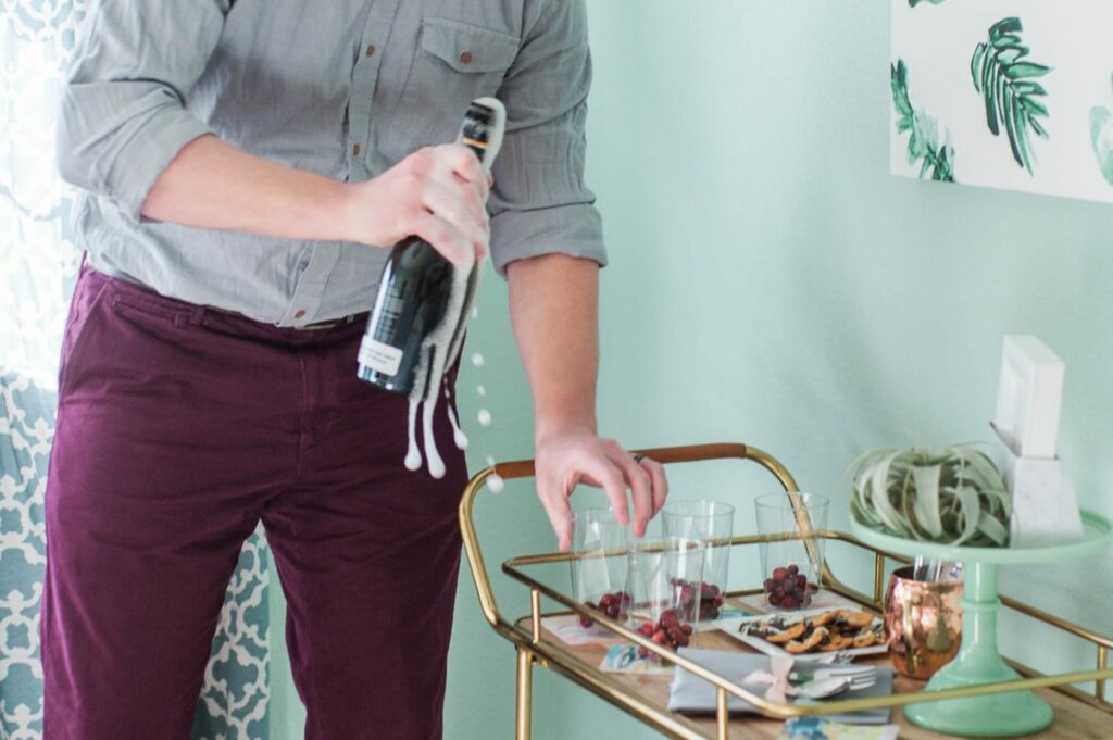 How to Host a Happy Hour at home. (click through for more!)