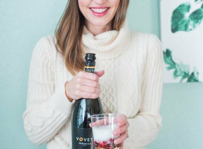 How to Host a Happy Hour at home. (click through for more!)