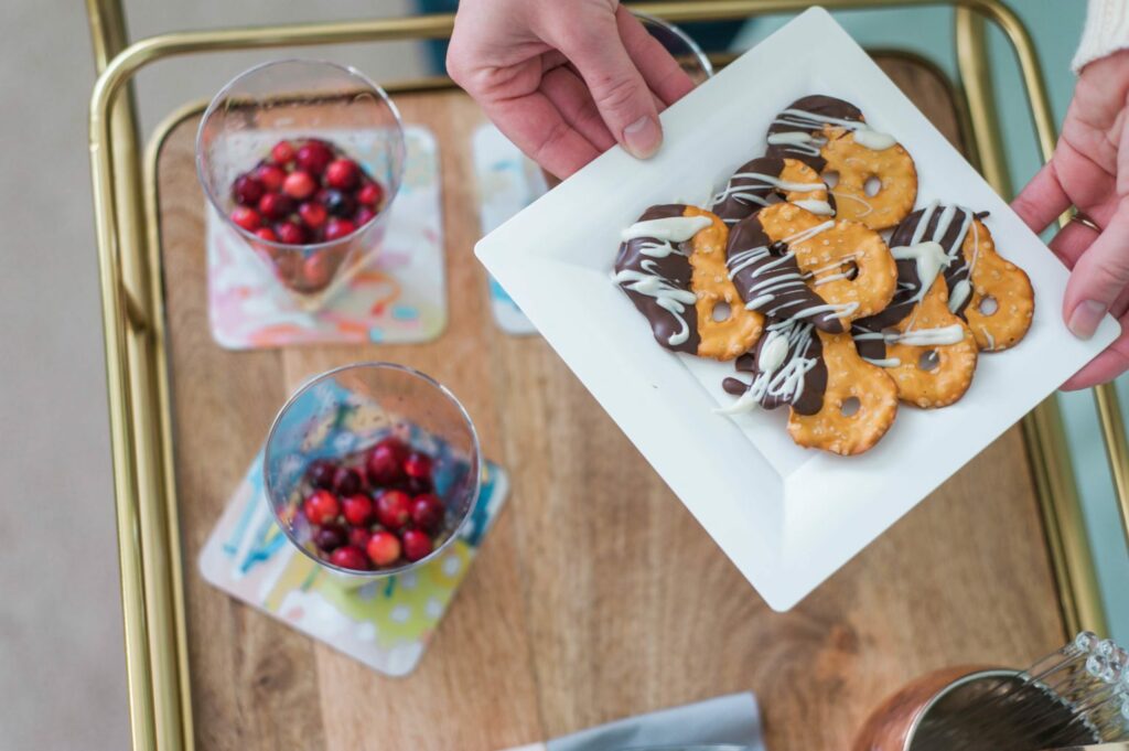 How to Host a Happy Hour at home. (click through for more!)