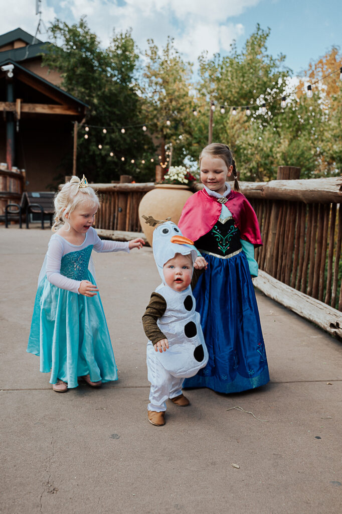 Frozen family deals costumes